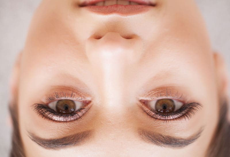 Womens' eyes uncovering ocular surface diseases.