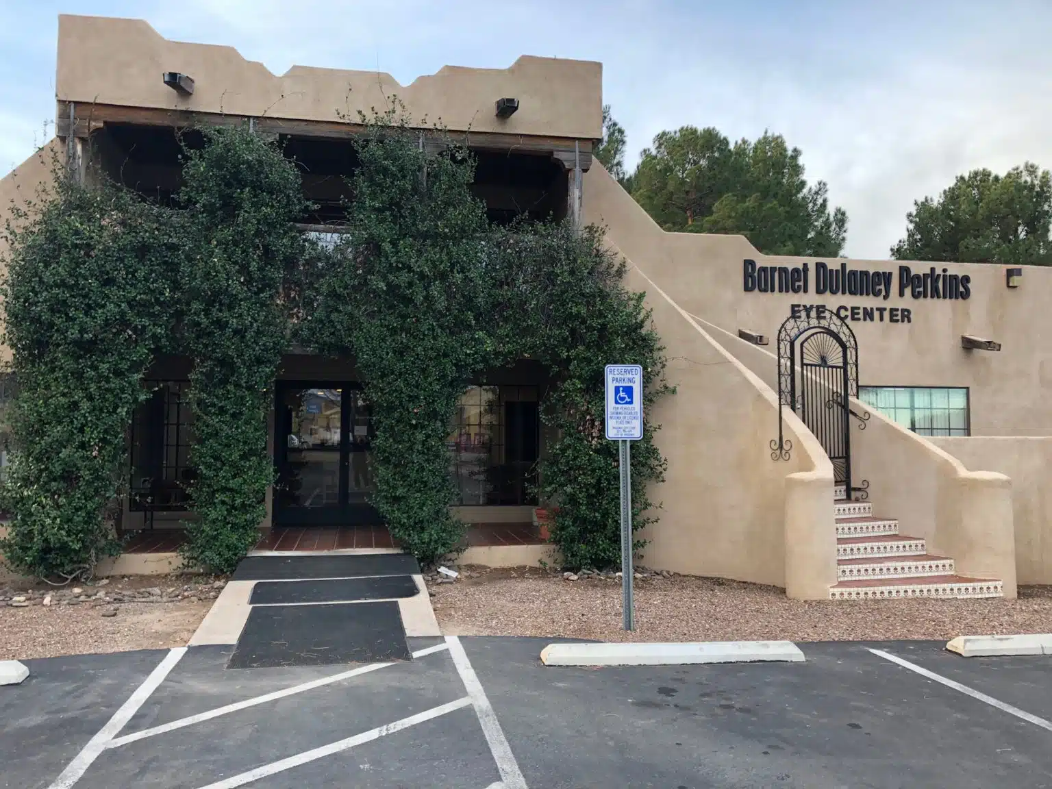 Exterior photo of our Barnet Dulaney Perkins Eye Center building in Safford, AZ.